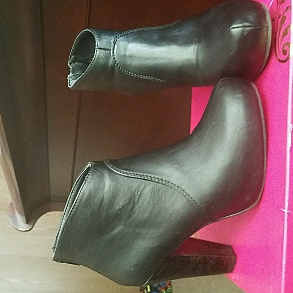 Black platform booties new in box - Picture 2 of 3